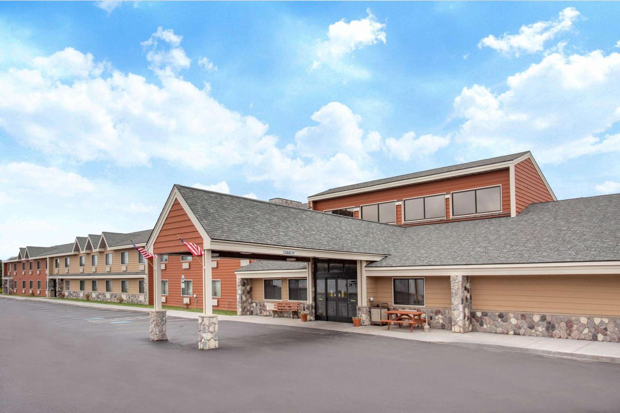 Americinn By Wyndham Calumet Exterior foto
